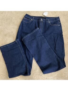 🆕LISTING🆕 Womyn Jeans